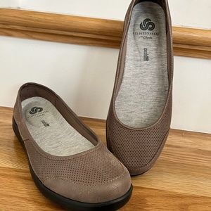 Clark’s women’s cloudstepper ballet slip on flats